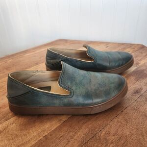 OLUKAI 'Kailua' Leather Slip On Blue Camo Trench Drop-In Heel Shoes size 7.5